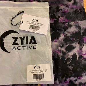 Be ready for spring workouts in these Zyia Floral Soft ‘n Snugs!!